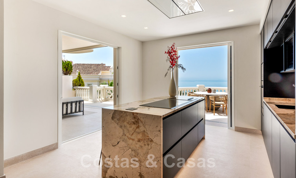 Opportuniteit! Eerstelijns strand luxe penthouse te koop in Las Dunas Park, Marbella - Estepona. Eigentijds gerenoveerd. Instapklaar. 43716