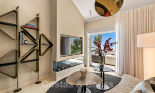 Opportuniteit! Eerstelijns strand luxe penthouse te koop in Las Dunas Park, Marbella - Estepona. Eigentijds gerenoveerd. Instapklaar. 43724 