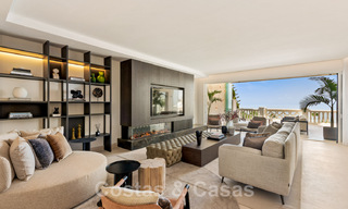 Opportuniteit! Eerstelijns strand luxe penthouse te koop in Las Dunas Park, Marbella - Estepona. Eigentijds gerenoveerd. Instapklaar. 43733 