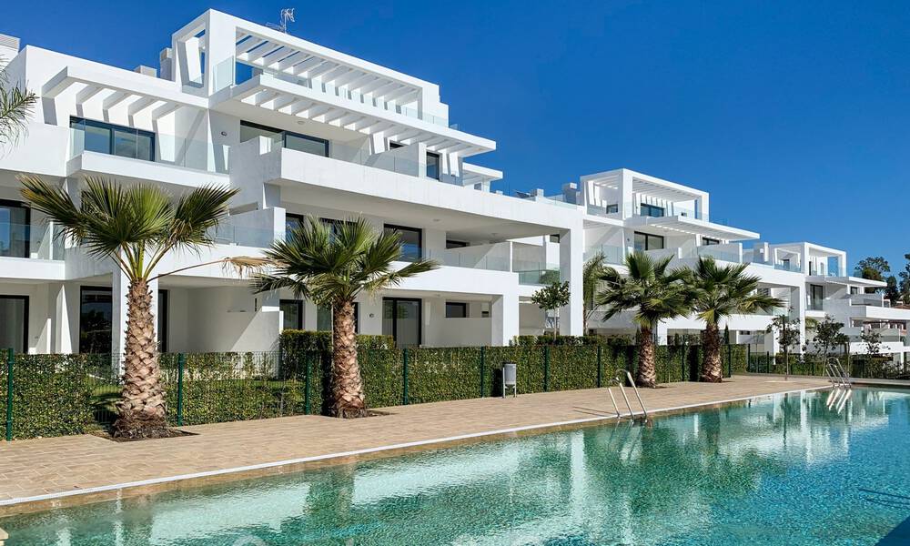 Instapklaar. Laatste 2 penthouses te koop in moderne stijl, in een nieuwbouw complex op de New Golden Mile tussen Marbella en Estepona 42517