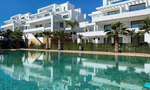 Instapklaar. Laatste 2 penthouses te koop in moderne stijl, in een nieuwbouw complex op de New Golden Mile tussen Marbella en Estepona 42518