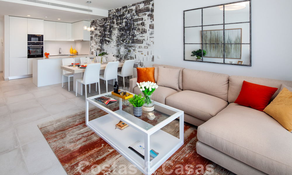 Instapklaar. Laatste 2 penthouses te koop in moderne stijl, in een nieuwbouw complex op de New Golden Mile tussen Marbella en Estepona 42522