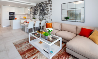 Instapklaar. Laatste 2 penthouses te koop in moderne stijl, in een nieuwbouw complex op de New Golden Mile tussen Marbella en Estepona 42522 