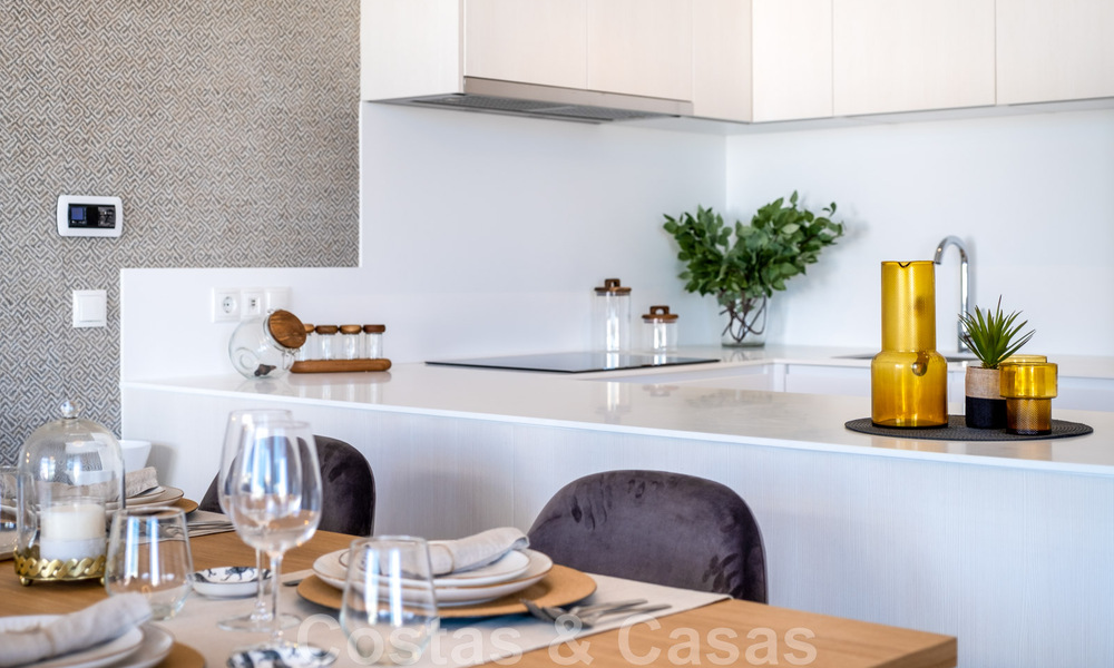 Instapklaar. Laatste 2 penthouses te koop in moderne stijl, in een nieuwbouw complex op de New Golden Mile tussen Marbella en Estepona 42530