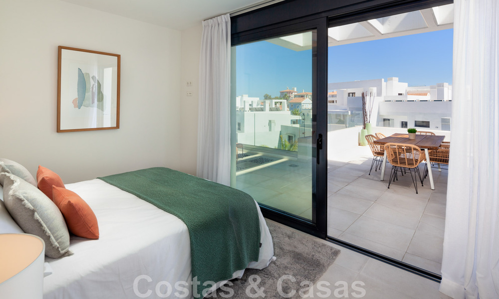 Instapklaar. Laatste 2 penthouses te koop in moderne stijl, in een nieuwbouw complex op de New Golden Mile tussen Marbella en Estepona 42534