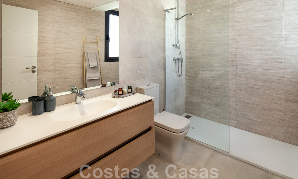 Instapklaar. Laatste 2 penthouses te koop in moderne stijl, in een nieuwbouw complex op de New Golden Mile tussen Marbella en Estepona 42536