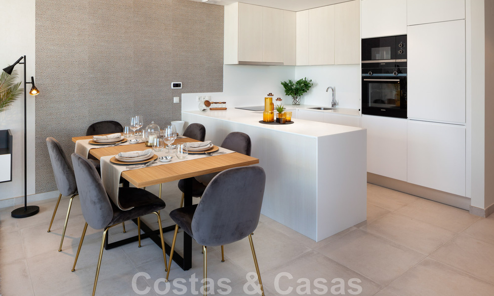 Instapklaar. Laatste 2 penthouses te koop in moderne stijl, in een nieuwbouw complex op de New Golden Mile tussen Marbella en Estepona 42542