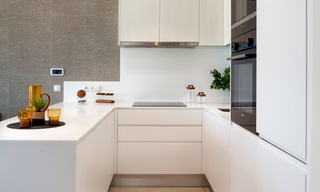 Instapklaar. Laatste 2 penthouses te koop in moderne stijl, in een nieuwbouw complex op de New Golden Mile tussen Marbella en Estepona 42545 