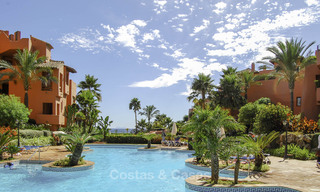 Menara Beach: appartementen te koop in een exclusief strandcomplex met zeezicht, o/d New Golden Mile tss Marbella en Estepona 42622 