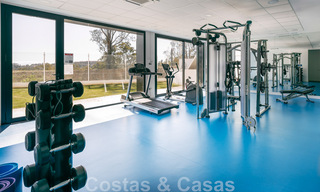 Hoogwaardig, modern tuinappartement te koop met 3 slaapkamers en panoramisch zeezicht in het hartje van Nueva Andalucia te Marbella 42846 