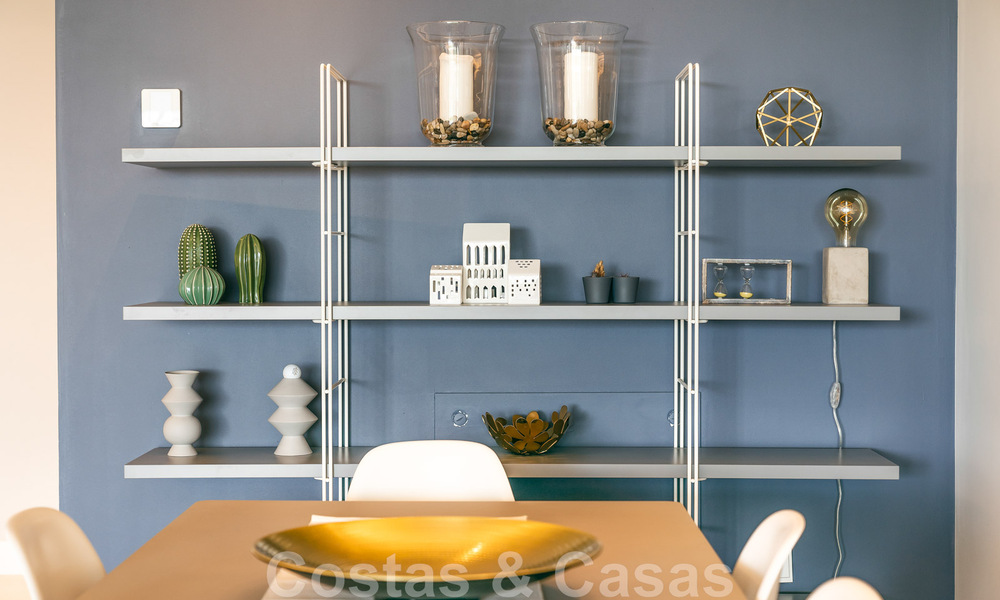 Hoogwaardig, modern tuinappartement te koop met 3 slaapkamers en panoramisch zeezicht in het hartje van Nueva Andalucia te Marbella 42859