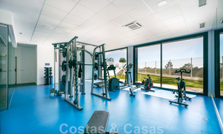 Hoogwaardig, modern tuinappartement te koop met 3 slaapkamers en panoramisch zeezicht in het hartje van Nueva Andalucia te Marbella 42864 