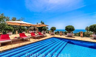 Indrukwekkende luxevilla in een Mediterrane architectuur, met open zeezicht in de begeerde woonwijk Sierra Blanca op de Golden Mile te Marbella 42906 