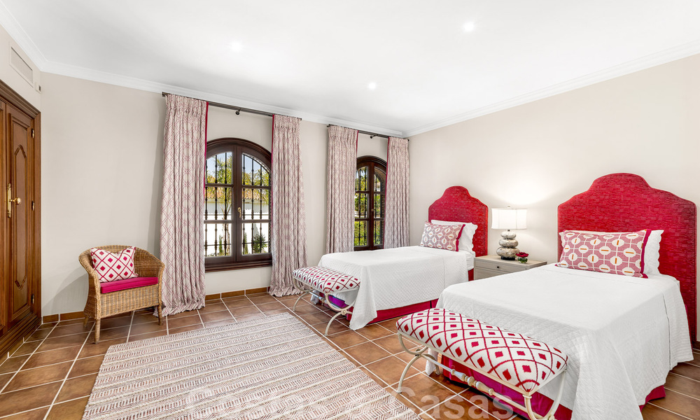 Indrukwekkende luxevilla in een Mediterrane architectuur, met open zeezicht in de begeerde woonwijk Sierra Blanca op de Golden Mile te Marbella 42927
