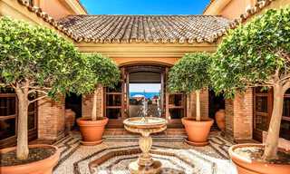 Indrukwekkende luxevilla in een Mediterrane architectuur, met open zeezicht in de begeerde woonwijk Sierra Blanca op de Golden Mile te Marbella 42933 