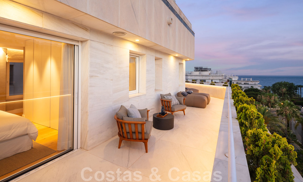 Luxepenthouse te koop, gerenoveerd in hedendaagse stijl, met zeezicht in een beveiligd complex in Marbella stad 43120