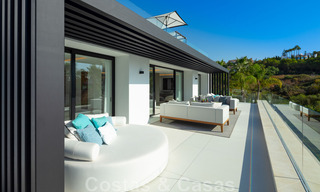 Prachtige, eigentijdse villa te koop gelegen in het hartje van Nueva Andalucia’s golfvallei in Marbella 43040 