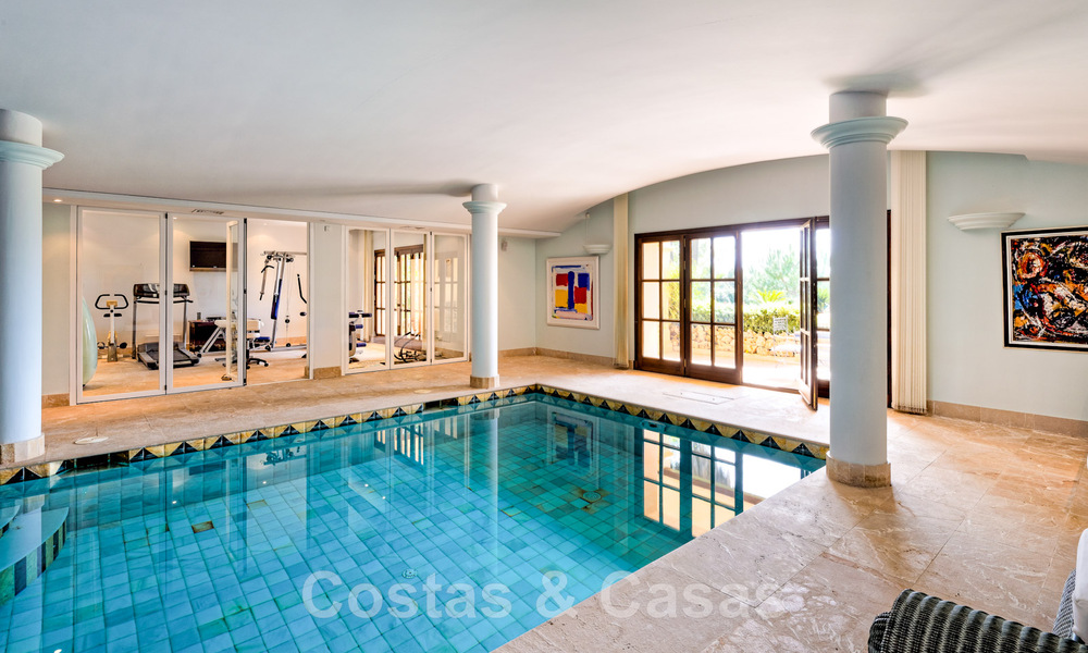 Ruime, Mediterrane villa te koop met zeezicht in het La Zagaleta Resort in Marbella - Benahavis 43960