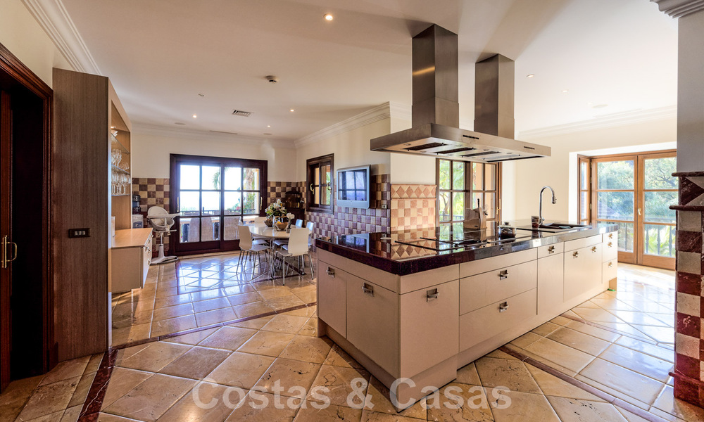 Ruime, Mediterrane villa te koop met zeezicht in het La Zagaleta Resort in Marbella - Benahavis 43961