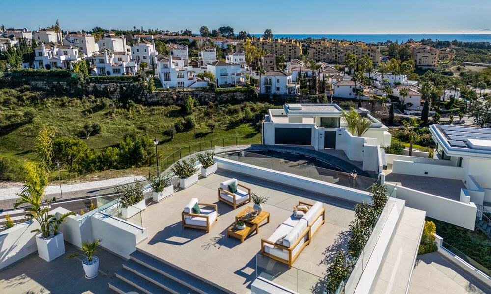 Instapklaar! Spectaculaire luxevilla’s te koop i/e eigentijds architectuur gesitueerd i/e golfresort o/d New Golden Mile tussen Marbella en Estepona 63158