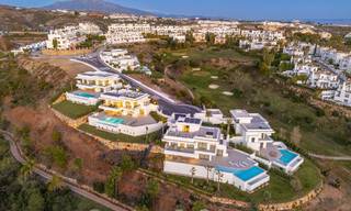 Spectaculaire luxevilla’s te koop i/e eigentijds architectuur gesitueerd i/e golfresort o/d New Golden Mile tussen Marbella en Estepona 63164 