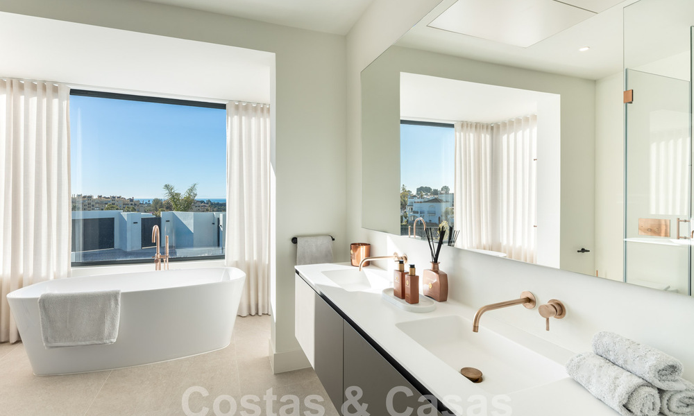 Spectaculaire luxevilla’s te koop i/e eigentijds architectuur gesitueerd i/e golfresort o/d New Golden Mile tussen Marbella en Estepona 63166
