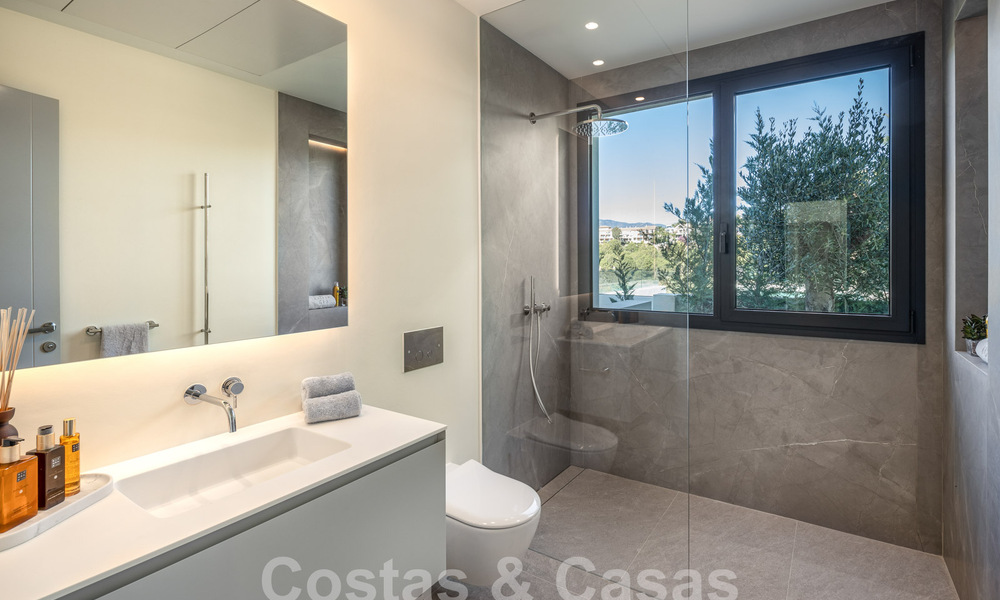 Spectaculaire luxevilla’s te koop i/e eigentijds architectuur gesitueerd i/e golfresort o/d New Golden Mile tussen Marbella en Estepona 63178