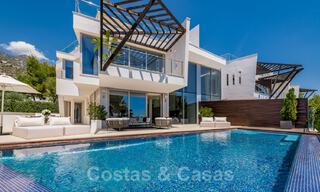 Laatste villa! Exclusieve, architecturale luxevilla te koop, met zeezicht, in Sierra Blanca, Golden Mile, Marbella. Luxueus gemeubileerd. 43617 