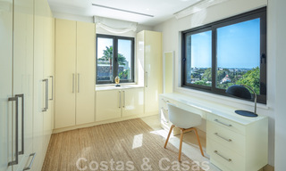 Uitmuntende luxevilla te koop in een moderne, Mediterrane architectuur, met zeezicht en in een golfresort in Benahavis - Marbella 44158 