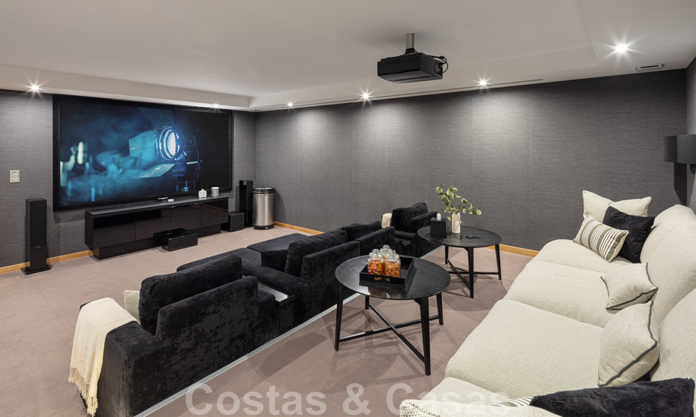 Uitmuntende luxevilla te koop in een moderne, Mediterrane architectuur, met zeezicht en in een golfresort in Benahavis - Marbella 44186