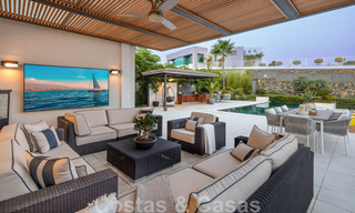 Uitmuntende luxevilla te koop in een moderne, Mediterrane architectuur, met zeezicht en in een golfresort in Benahavis - Marbella 44188 