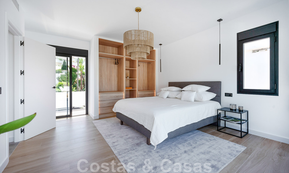 Volledig gerenoveerd luxepenthouse te koop in Scandinavische stijl, met uitgestrekte terrassen op de Golden Mile van Marbella 44245