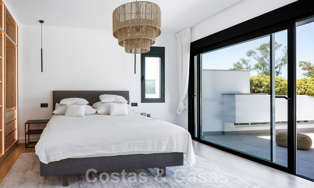 Volledig gerenoveerd luxepenthouse te koop in Scandinavische stijl, met uitgestrekte terrassen op de Golden Mile van Marbella 44262