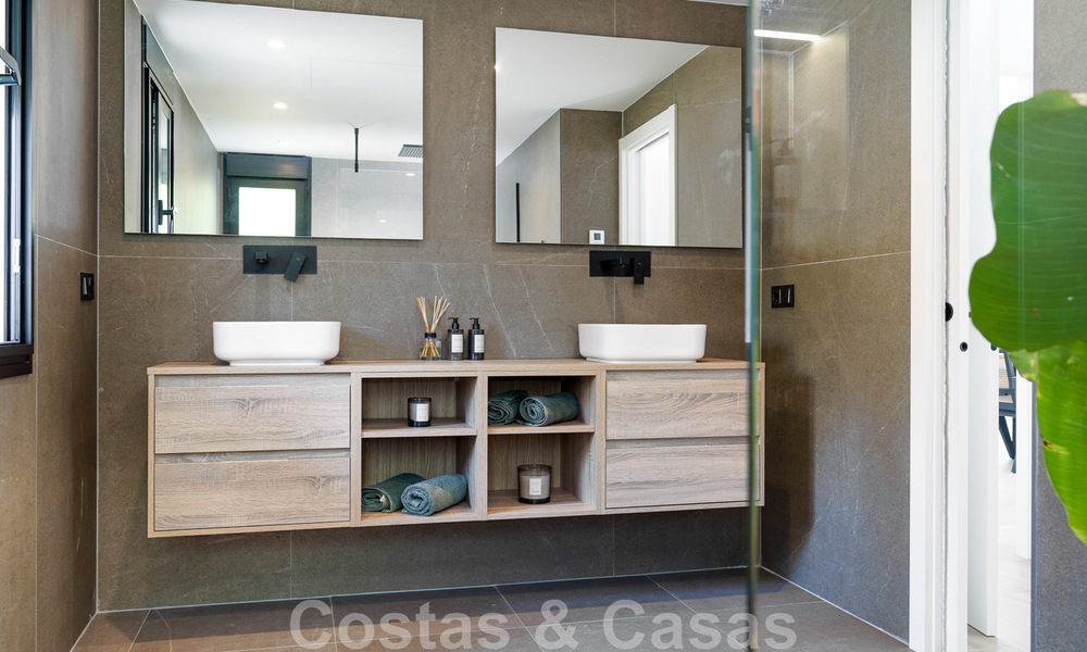 Volledig gerenoveerd luxepenthouse te koop in Scandinavische stijl, met uitgestrekte terrassen op de Golden Mile van Marbella 44276