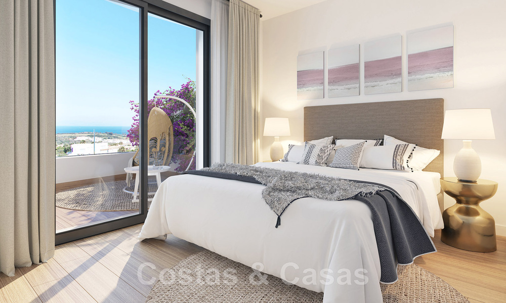 Luxueuze nieuwbouwappartementen in eigentijdse stijl te koop met een ruim terras en panoramisch zeezicht in Estepona stad 44293