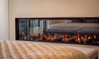 Ruim, luxueus appartement te koop in een beveiligd complex, eerstelijnsstrand, met prachtig zeezicht, op de New Golden Mile tussen Marbella - Estepona 44035 