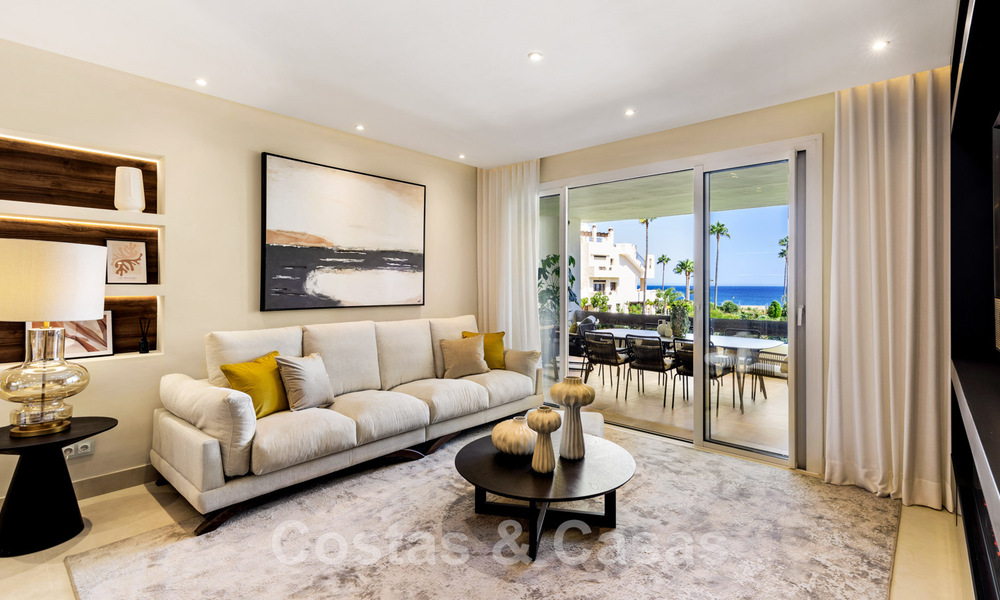 Ruim, luxueus appartement te koop in een beveiligd complex, eerstelijnsstrand, met prachtig zeezicht, op de New Golden Mile tussen Marbella - Estepona 44060