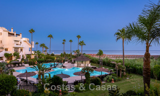 Ruim, luxueus appartement te koop in een beveiligd complex, eerstelijnsstrand, met prachtig zeezicht, op de New Golden Mile tussen Marbella - Estepona 44064 