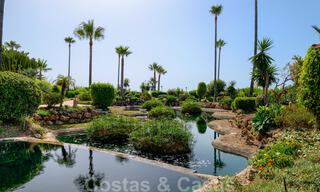 Ruim, luxueus appartement te koop in een beveiligd complex, eerstelijnsstrand, met prachtig zeezicht, op de New Golden Mile tussen Marbella - Estepona 44074 