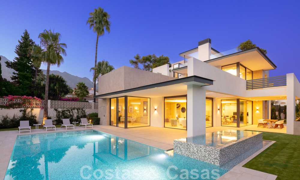 Indrukwekkende, moderne luxevilla met prachtig uitzicht op zee te koop in een begeerde urbanisatie op de Golden Mile van Marbella 44557