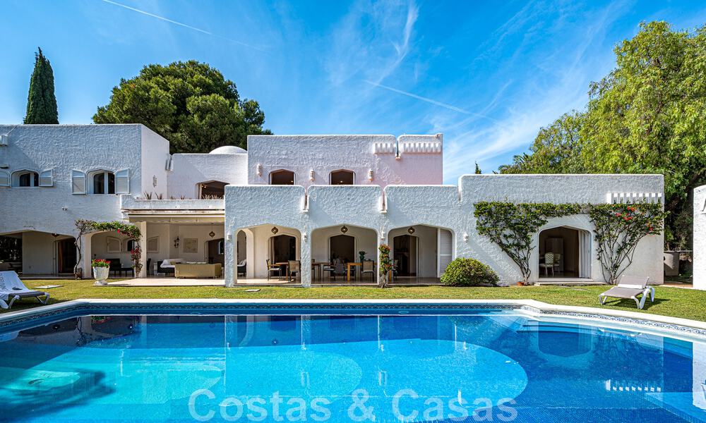 Unieke, Andalusische luxevilla te koop op een zeer gewilde locatie in Nueva Andalucia te Marbella 44482