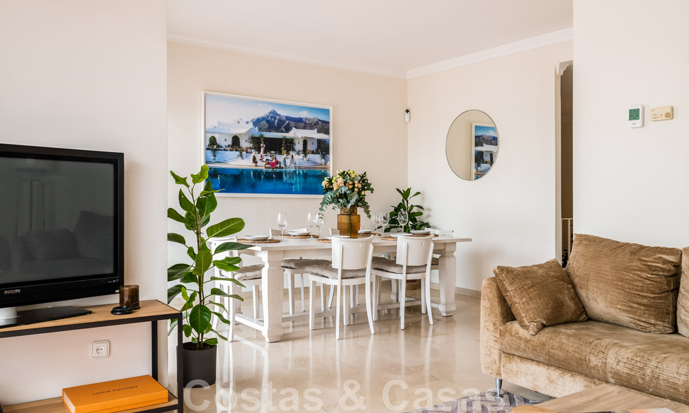Lichtrijke, mediterrane rijwoning te koop met uitbreidingsmogelijkheid, eerstelijnsgolf in La Quinta te Benahavis - Marbella 44565
