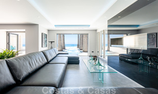 Avant-garde strandvilla in een strakke moderne stijl te koop, eerstelijnsstrand in Mijas Costa, Costa del Sol 44416 