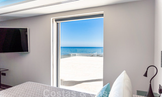 Avant-garde strandvilla in een strakke moderne stijl te koop, eerstelijnsstrand in Mijas Costa, Costa del Sol 44454 