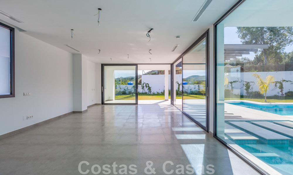 Nieuwe, eigentijdse villa te koop met open uitzicht op de golfbanen van het begeerde golfresort La Cala Golf, Mijas 44642