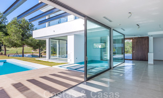 Nieuwe, eigentijdse villa te koop met open uitzicht op de golfbanen van het begeerde golfresort La Cala Golf, Mijas 44645 