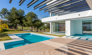 Nieuwe, eigentijdse villa te koop met open uitzicht op de golfbanen van het begeerde golfresort La Cala Golf, Mijas 44652 