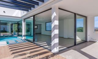 Nieuwe, eigentijdse villa te koop met open uitzicht op de golfbanen van het begeerde golfresort La Cala Golf, Mijas 44654 