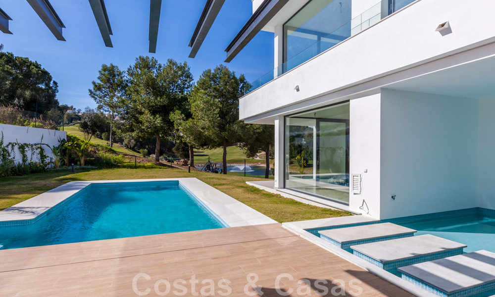 Nieuwe, eigentijdse villa te koop met open uitzicht op de golfbanen van het begeerde golfresort La Cala Golf, Mijas 44655