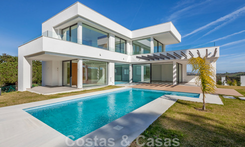 Nieuwe, eigentijdse villa te koop met open uitzicht op de golfbanen van het begeerde golfresort La Cala Golf, Mijas 44656